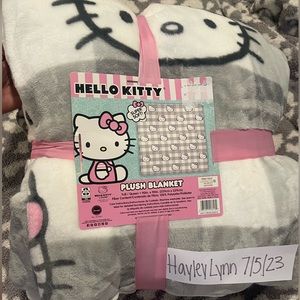 Hello Kitty Plush blanket gray with pink bow FULL/QUEEN size🤍